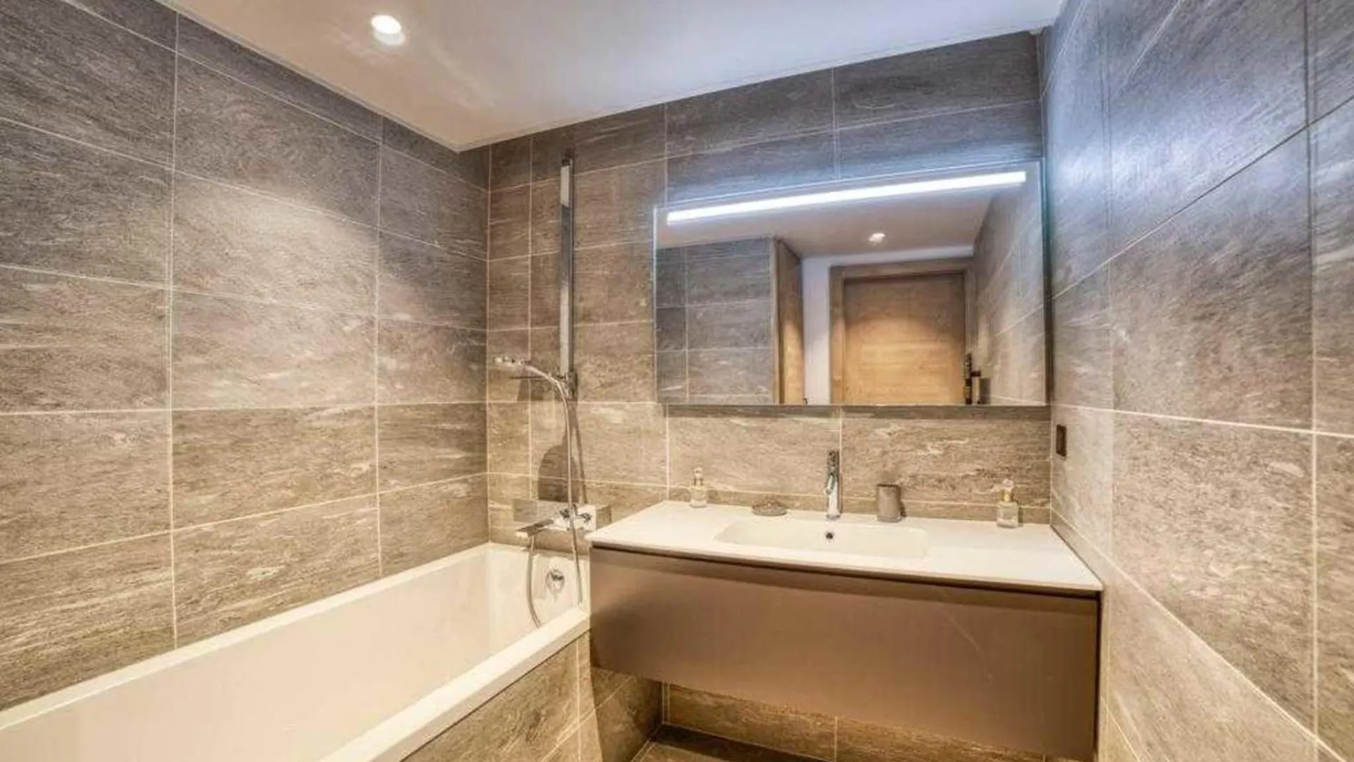 Luxurious 4-Room With Pool, Gym, Spa And Parking Megeve France